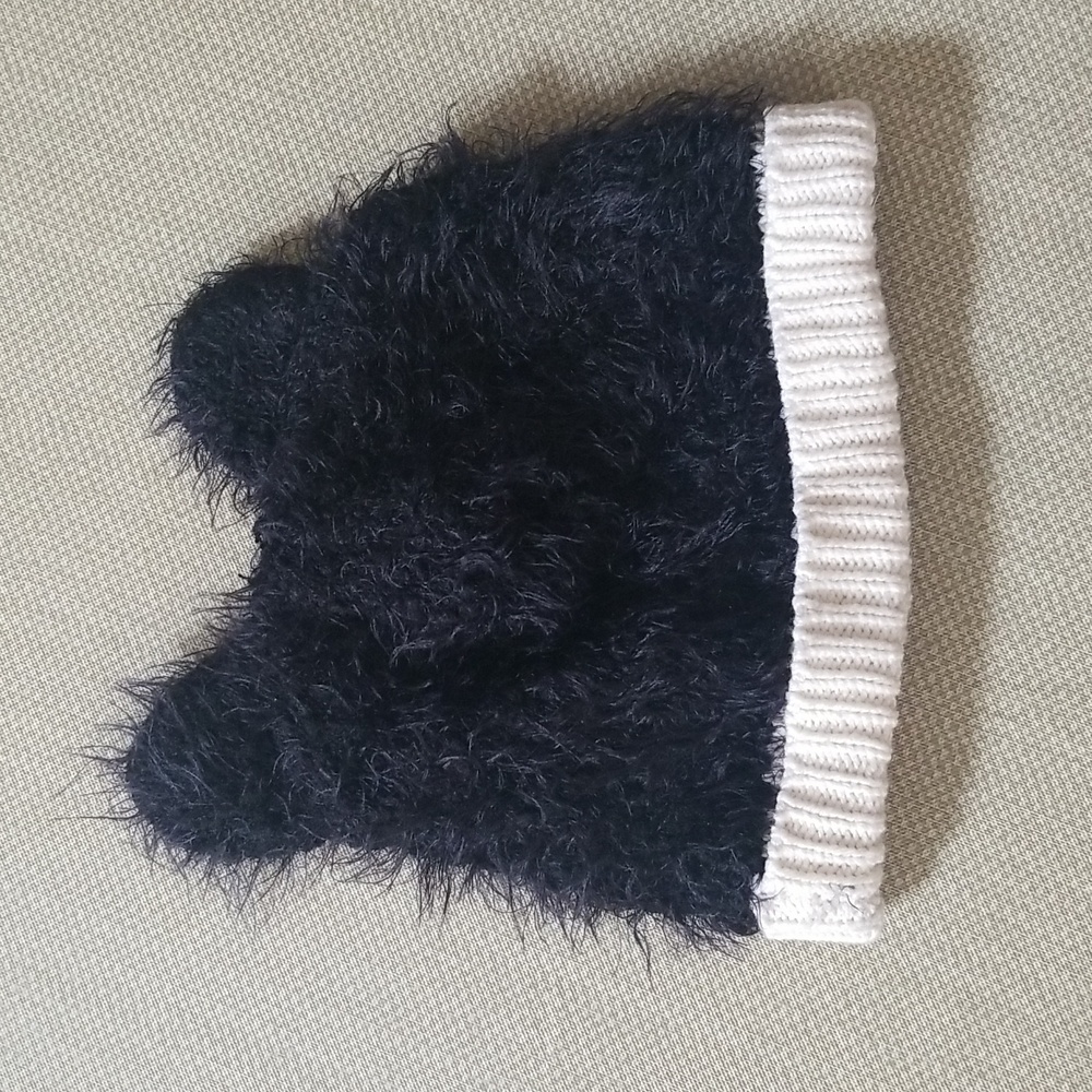 ❣5 for $25 Sale❣🥳HOST PICK🥳 Adorable Furry Hat With Ears And Bow🎀 - Picture 2 of 3